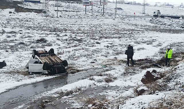 Ahlat'ta otomobil takla attı: 1 yaralı