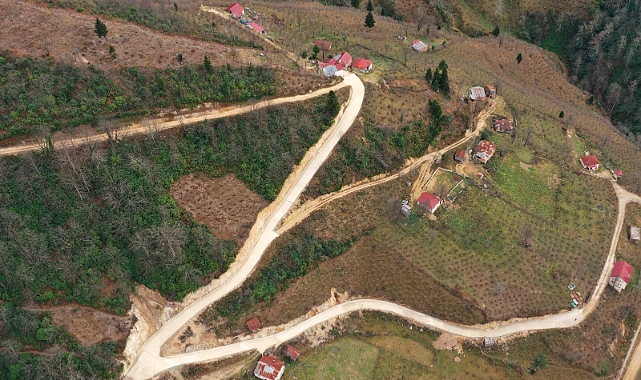Altınordu'nun kırsal mahallelerinde beton ve asfalt yol çalışmaları sürüyor