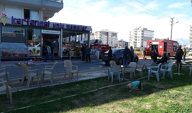 Antalya’da bina altındaki pastanenin deposu alev alev yandı