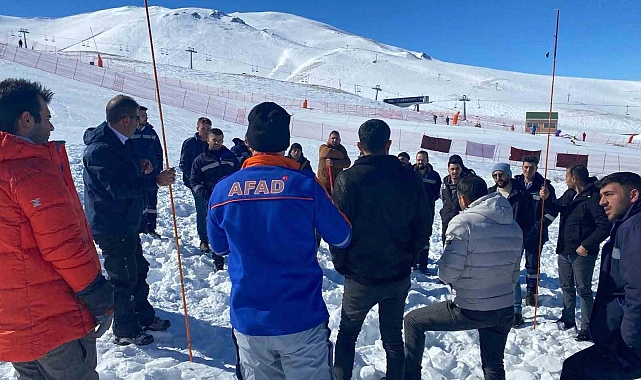 Aras'tan çığda arama ve kurtarma eğitimi