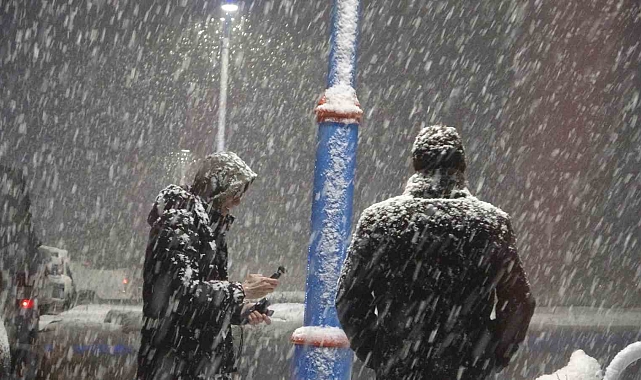 Ardahan'a mart ayında lapa lapa kar yağdı