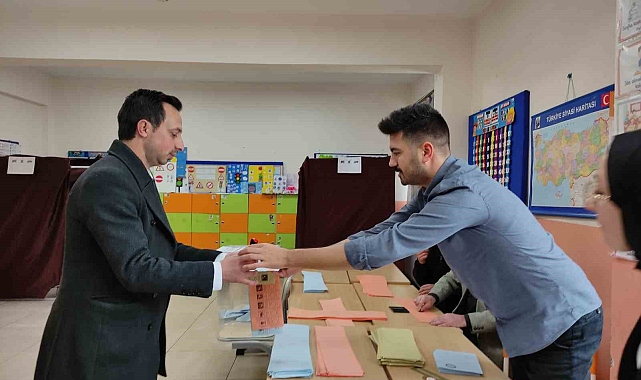 Ardahan'da oy kullanma işlemi başladı