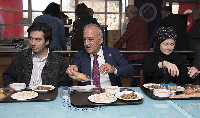 Atatürk Üniversitesinden öğrencilerine ücretsiz iftar yemeği