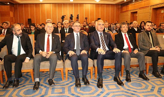 Bakan Ersoy: "Van artık Avrupa Festivaller Birliği üyeliğine kabul edilen ve bu festivalimize ev sahipliği yapacak şehirlerimizden biridir"