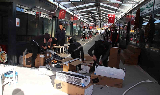 Bakan Ersoy'dan 150 depremzede esnafa klima desteği
