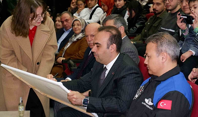 Bakan Kacır: "Ne yapıyorsak, kalbine, Türk gençliğini, Teknofest kuşağını koyuyoruz"