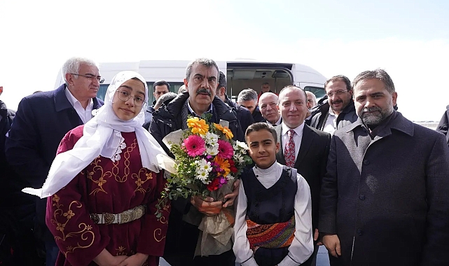 Bakan Tekin Erzurum'da