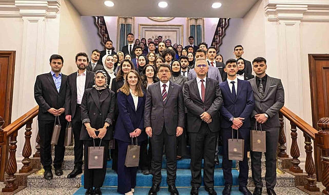 Bakan Tunç Erzurum’dan gelen genç hukukçularla görüştü
