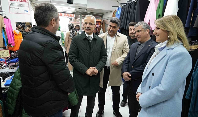 Bakan Uraloğlu, Iğdır'da esnafı ziyaret etti, vatandaşlarla iftar yaptı