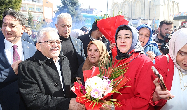 Başkan Büyükkılıç, ata toprağı Develi’de konuştu: “Durmak yok, koşmaya devam”