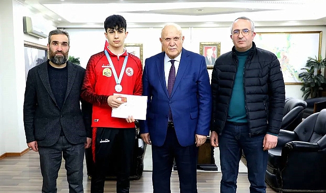 Başkan Pekmezci Kung Fu Türkiye İkincisini altınla ödüllendirdi