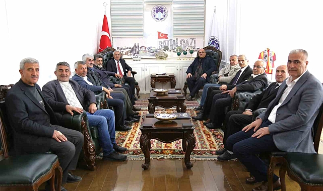 Battalgazi Muhtarlar Derneği'nden Başkan Güder'e teşekkür plaketi