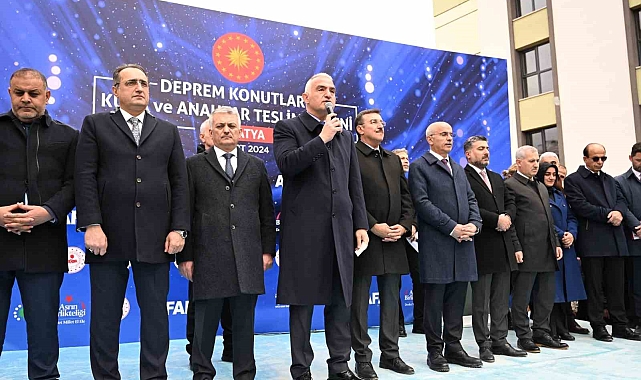 Bin 700 konut hak sahiplerine teslim edildi