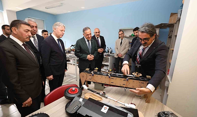 Bingöl Valisi Usta, STEM merkezini ziyaret etti