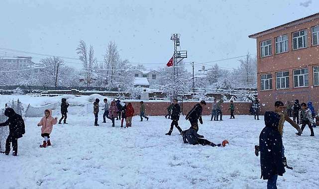 Bingöl'de kar yağışı nedeniyle tüm okullar tatil edildi