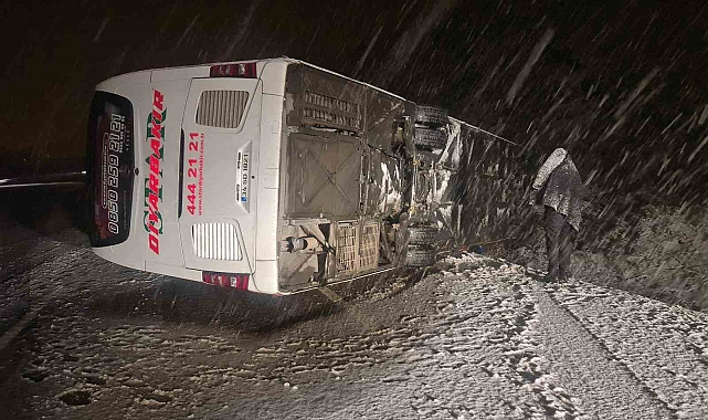 Bingöl'de kontrolden çıkan otobüs yan yattı: 16 yaralı