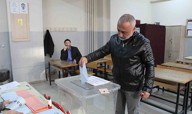 Bingöl'de oy kullanma işlemi başladı