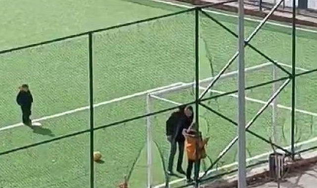 Bir babanın çocuğuna yaptığı akıl almaz görüntüler
