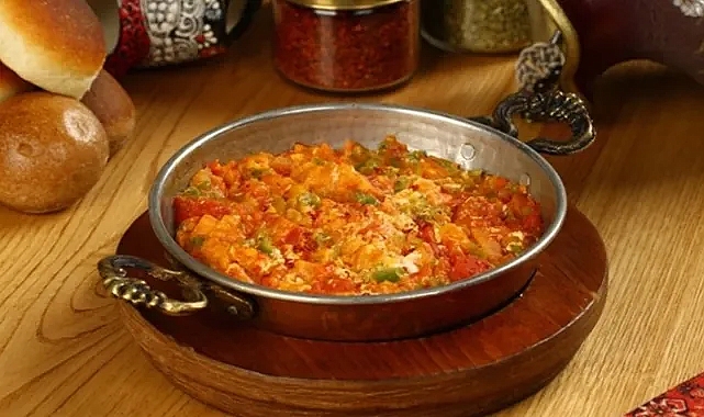 Bir kahvaltı klasiği: Menemen nasıl yapılır? Uzmanından tarif