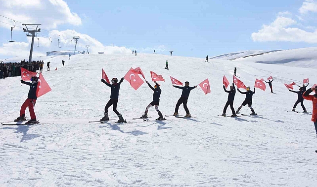 Bitlis Eren Üniversitesinde kar festivali düzenlendi
