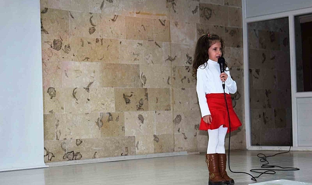 Bitlis'te 6 yaşındaki minik öğrenci İstiklal Marşı'nı ezbere okudu