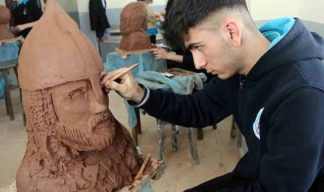 Bitlis'te geleceğin heykeltıraşları yetişiyor