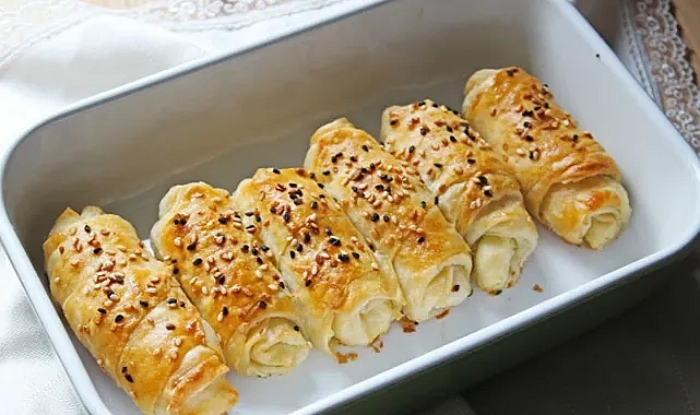 Bu börek tarifiyle tüm komşularınızı kıskandırın: Çıtır çıtır Peynirli Börek tarifi