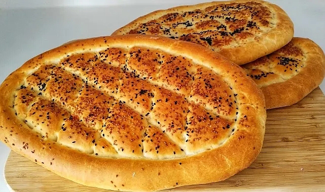 Bu Ramazan pideler fırından değil, evinizden çıksın: Fırıncılara taş çıkartacak Ramazan Pidesi tarifi