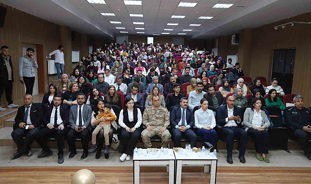 Çukurca'da öğretmenler arası bilgi yarışması düzenlendi