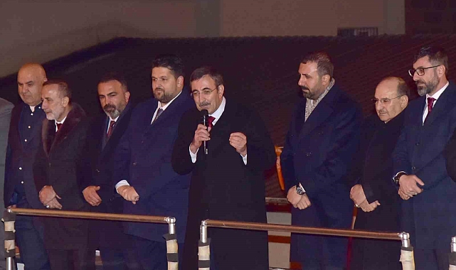 Cumhurbaşkanı Yardımcısı Yılmaz, Ahlat'ta halkla buluştu