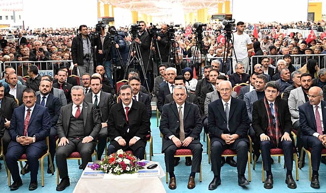 Cumhurbaşkanı Yardımcısı Yılmaz: "Yıl sonunda 200 bin konut hak sahiplerine teslim edilecek"