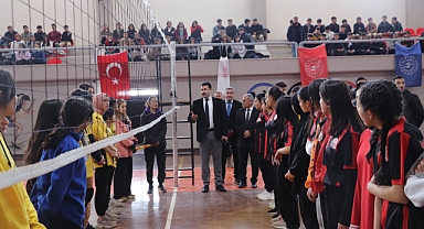 Diyadinli Sporcuların Voleybol Turnuvası’nda Kıyasıya Mücadelesi