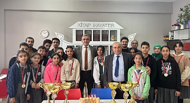 Doğubayazıt İlçe Milli Eğitim Müdürü Şen, Satranç 1’incisi öğrencileri tebrik etti