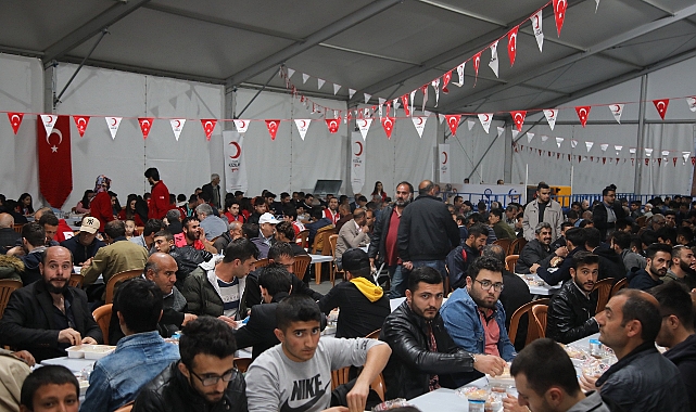 Elazığ Belediyesi’nden bin kişilik iftar sofrası