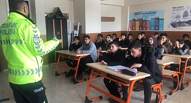 Eleşkirt’te öğrencilere trafik kuralları öğretiliyor