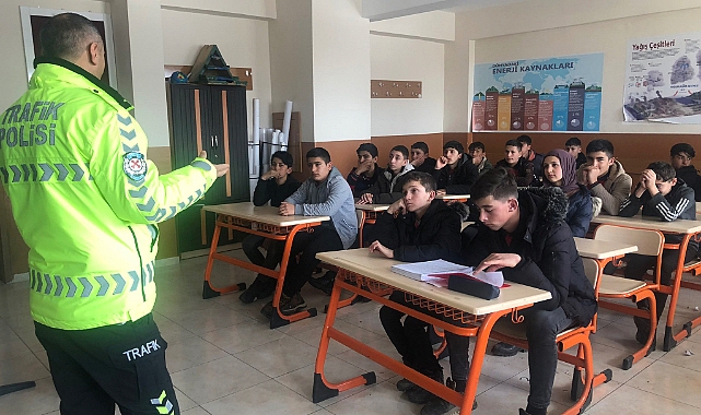 Eleşkirt’te öğrencilere trafik kuralları öğretiliyor