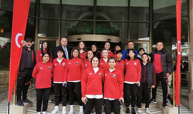 Elite World Van Otel kadın futbolcuları ağırladı