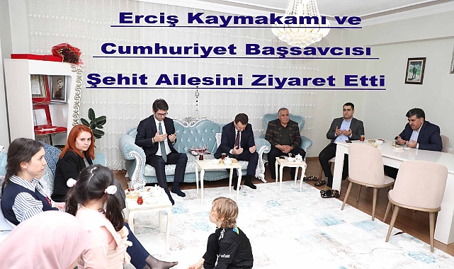 Erciş Kaymakamı ve Cumhuriyet Başsavcısı Şehit Ailesini Ziyaret Etti