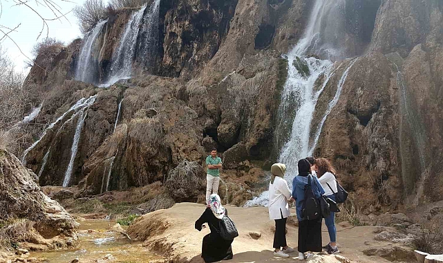 Erzincan Girlevik Şelalesi'nde hafta sonu yoğunluğu