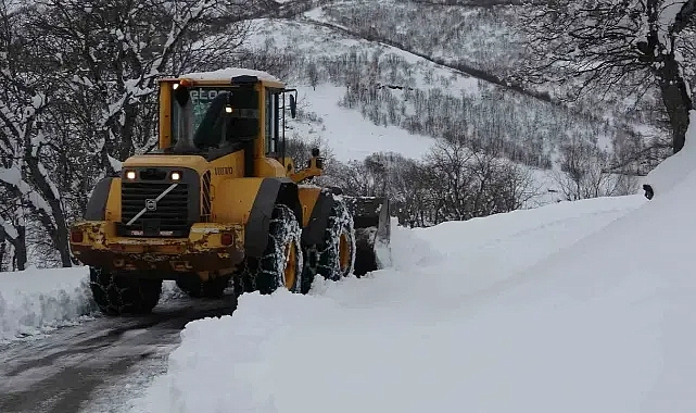 Erzurum'da kar ulaşımı kesti: 21 yerleşim yolu kapalı!