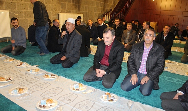 Erzurum Ulu Cami'de sessiz iftar