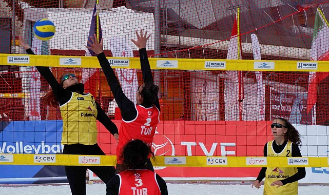 Erzurum'da kar voleybolu heyecanı
