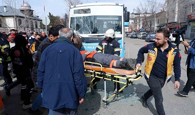 Erzurum'da trafik kazası; 14 yaralı