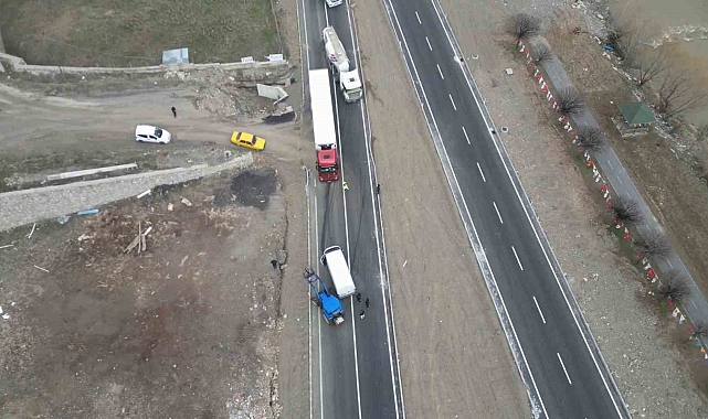 Erzurum'da yol kenarına dizilen bordürler kazaya davetiye çıkarıyor