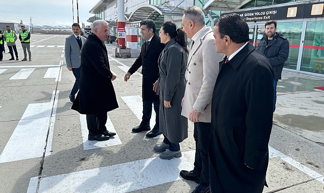 Eski Bakan, Ağrı’ya çıkarma yaptı
