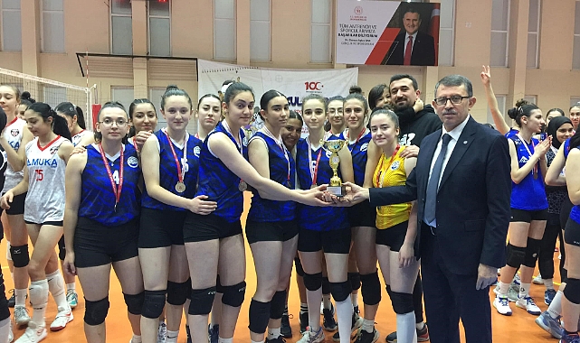 Genç KızlarVoleybol Şampiyonası’nda kupalar sahibini buldu