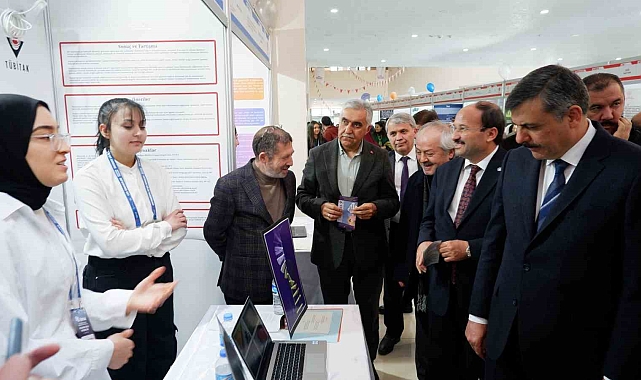 Gençler projeleriyle yarışıyor