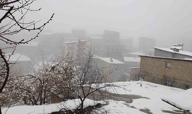 Hakkari'de 23 yerleşim yolu kapandı