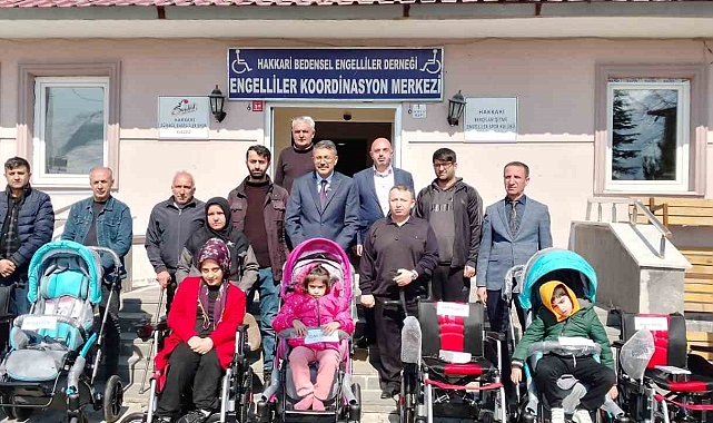 Hakkari'de bedensel engellilere sandalye desteği