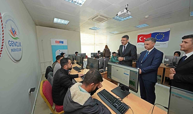 Hakkari'de bilişim laboratuvarı açıldı